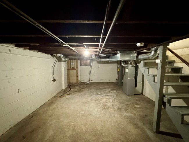 Building Photo - Updated 2BR Townhome Across from Stephens Park – Moline