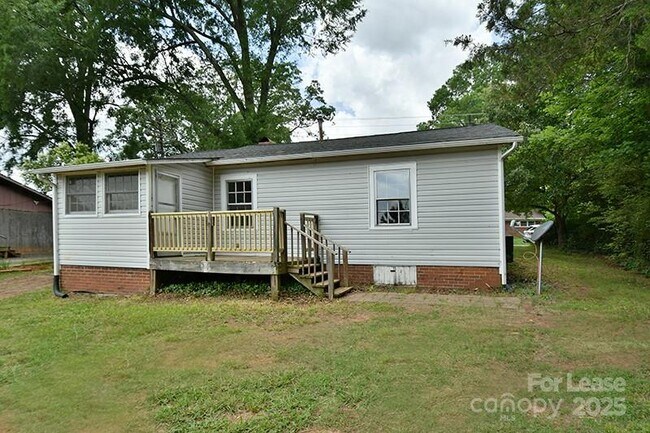 Building Photo - 818 Radio Rd