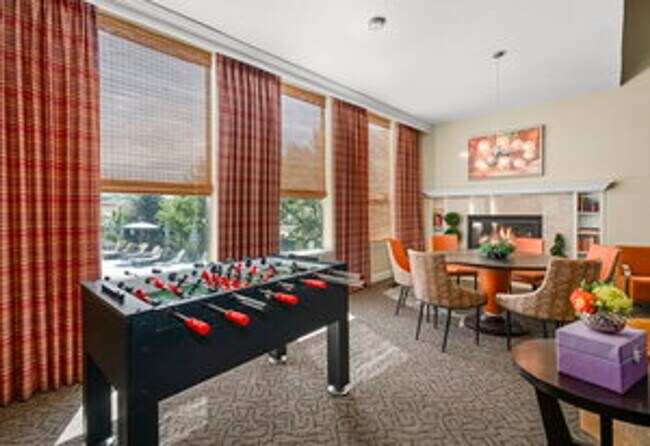 Building Photo - FULLY FURNISHED home available now.