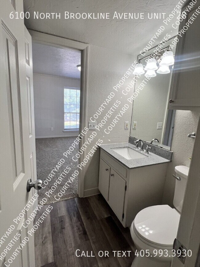 Building Photo - 6100 N Brookline Ave