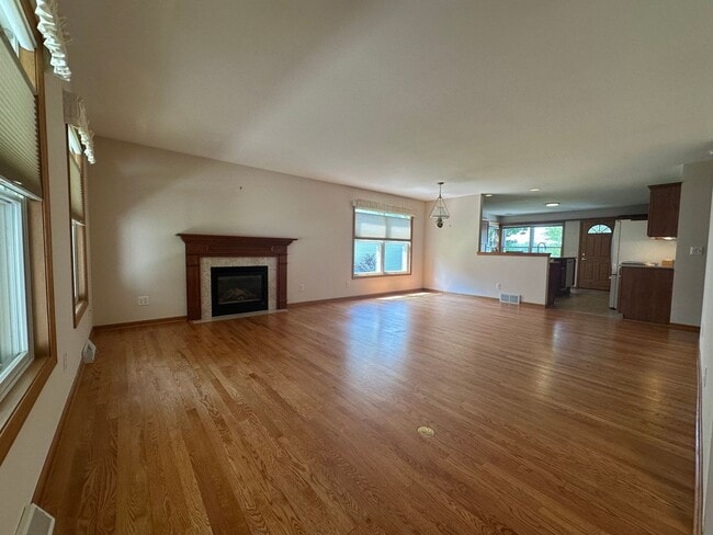 Building Photo - 7006 Parker Hill Dr