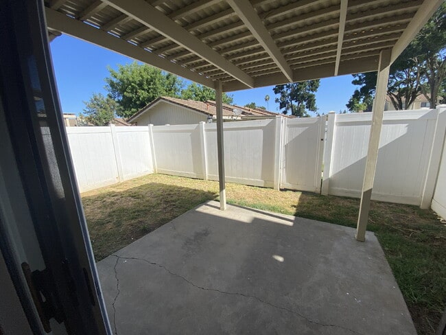 Building Photo - Welcome to this beautifully renovated 2-bedroom, 1.5-bathroom condo located in the highly desirab...