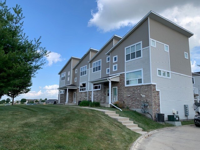 Exterior view - 301 SE 11th St