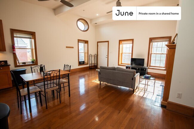 Building Photo - Room in Shared 3 bed/3.5 bath home