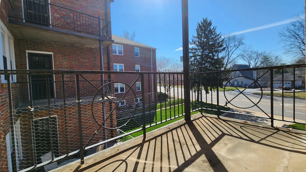 Building Photo - 7512 Cromwell Dr