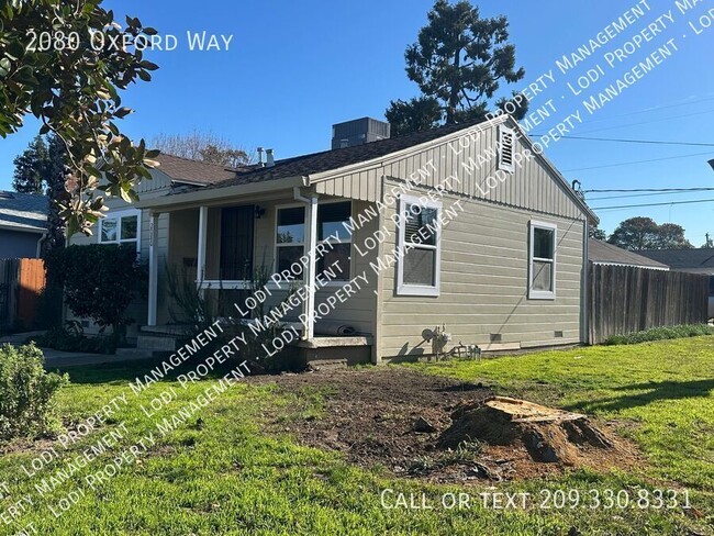 Building Photo - Updated 2 Bedroom Home on Corner Lot