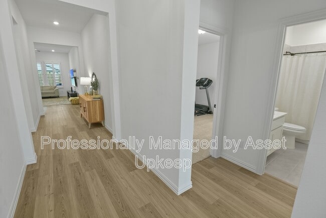 Building Photo - 702 Charity Dr