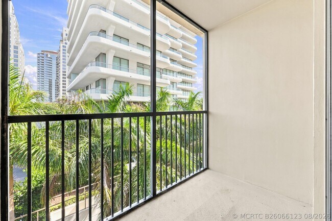 Building Photo - 1601 S Flagler Dr