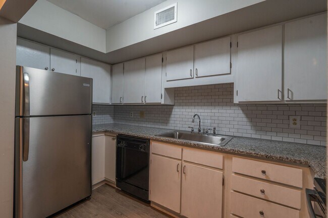 Building Photo - 115 Beechnut St