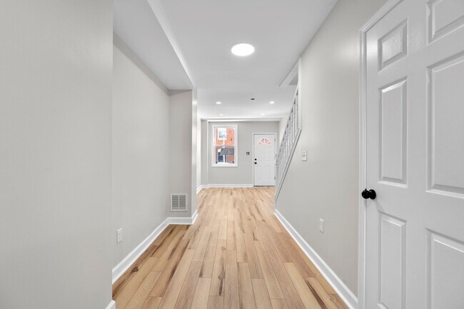 Building Photo - 216 S Castle St