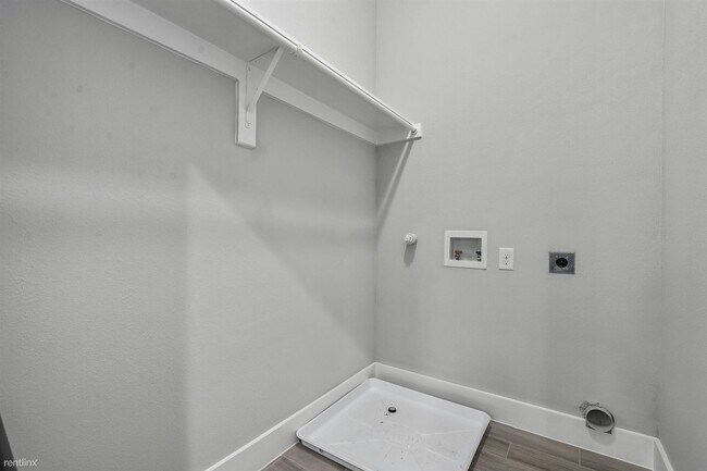 Building Photo - 4 br, 4 bath Duplex - 204 North Getzendane...