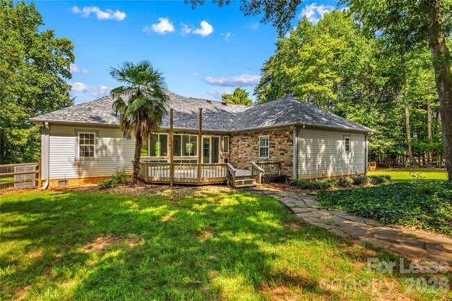Building Photo - 5020 Fox Hollow Dr
