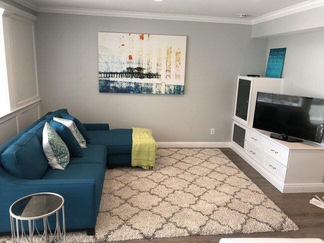 Building Photo - 736 Gould Ave