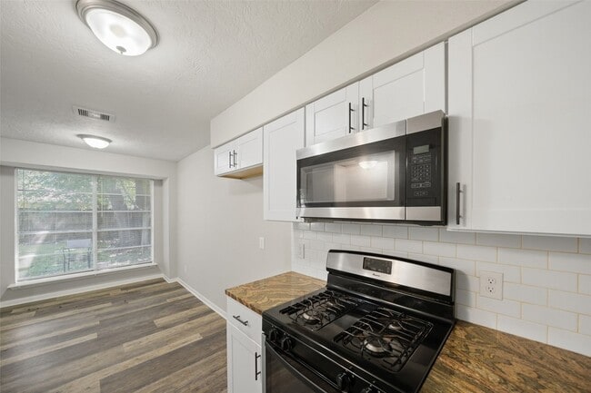 Building Photo - 14406 Cypress Branch Dr