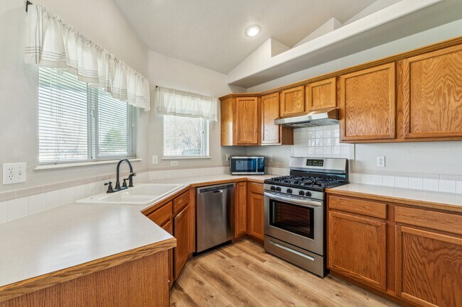 Building Photo - 8210 Waterside Ave