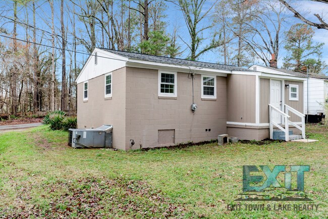 Building Photo - 3 bedroom, 1 bathroom home located in Lawrenceville, VA
