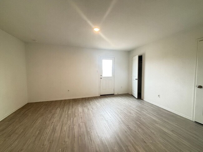 Building Photo - Charming Single-Story Home in Amenity-Rich Silos Community