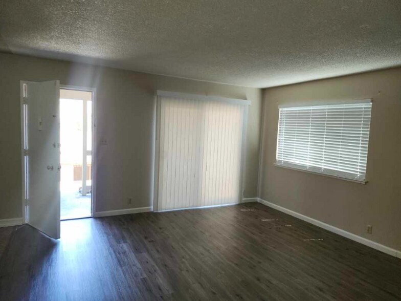 Building Photo - 1563 Valle Vista Ave