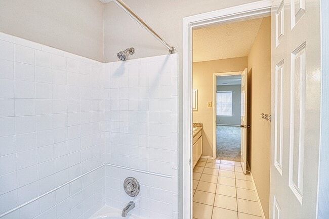 Building Photo - 427 Birch Hill Dr