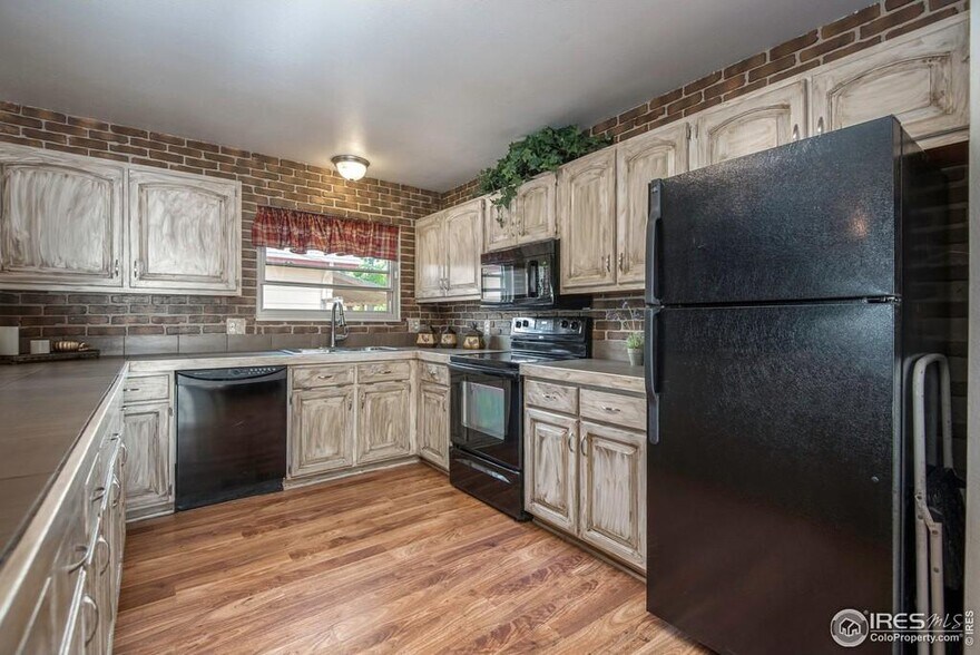 Building Photo - 1125 Cottonwood Dr