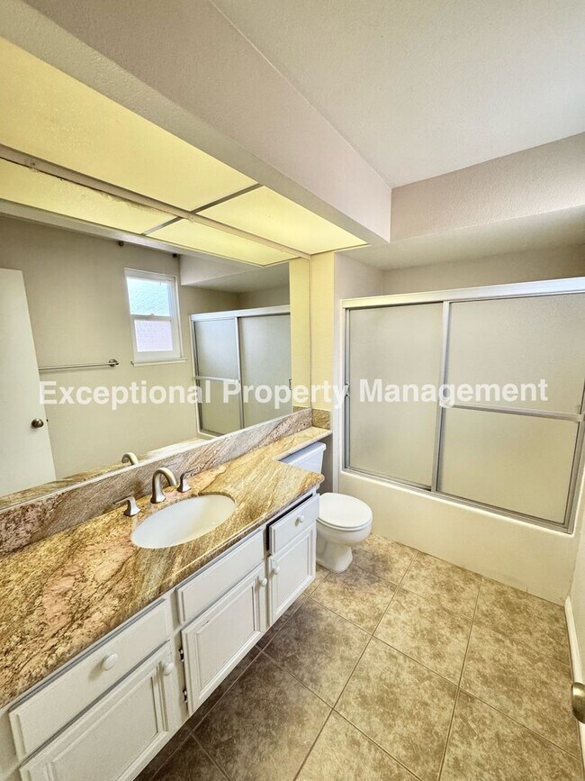 Building Photo - Move in ready 4 bed 3 bath home with 1 bed...