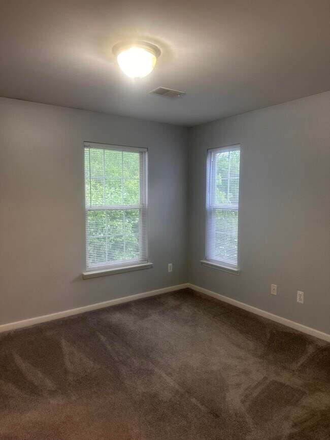 Building Photo - 2822 S Knightsbridge Cir