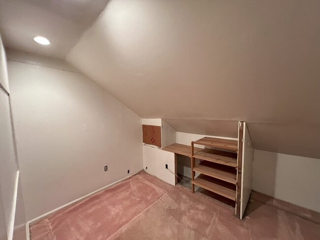 Building Photo - 17-19-19 Maple St
