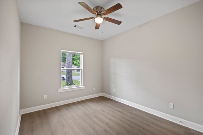 Building Photo - 5703 Valley Dr