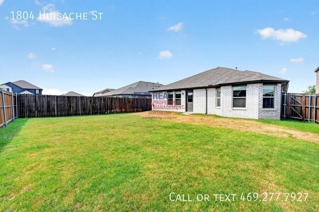 Building Photo - 1804 Huisache St