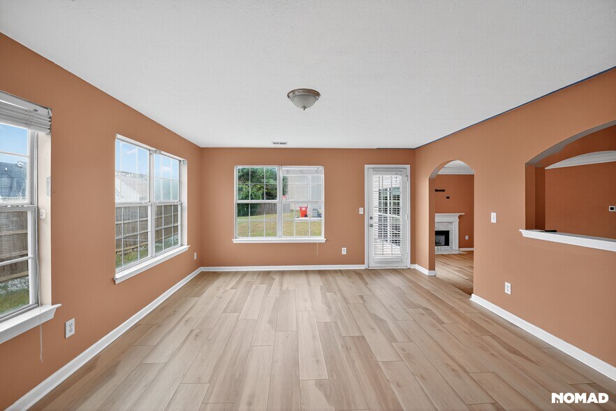 Building Photo - 395 Lamont Ln