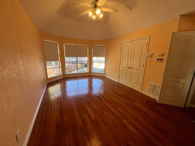Building Photo - 3051 Renaissance Ct