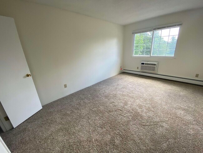 Building Photo - 379 Huse Rd