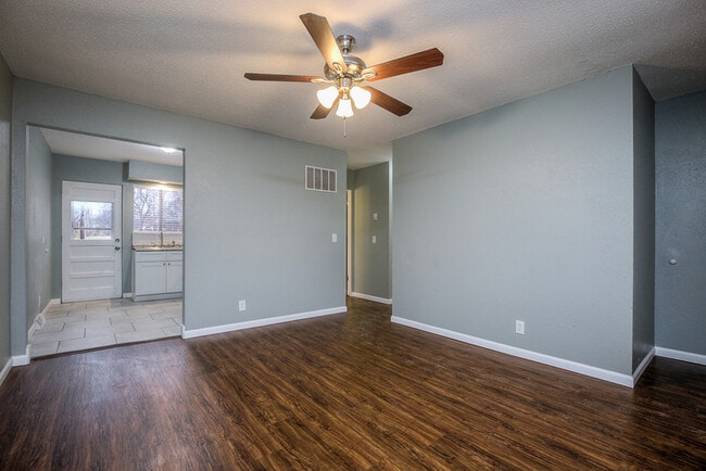 Building Photo - 514 NE Corder St