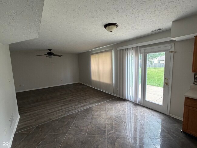 Building Photo - 411 Garden Grace Dr