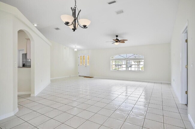 Building Photo - Palm Harbor Pool Home