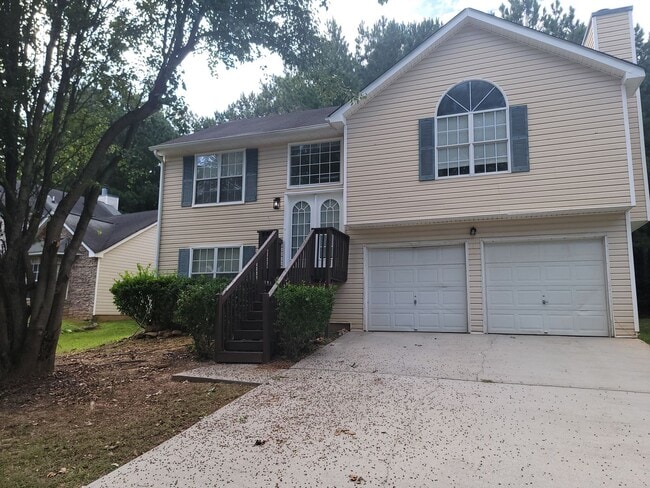 Building Photo - Great In-Law Suite Property - Master on Up...