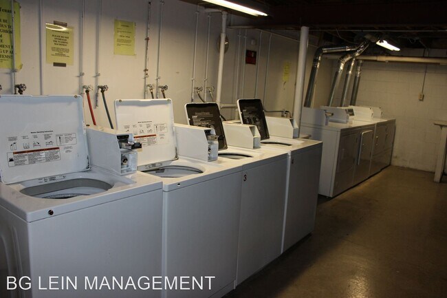 Building Photo - 9535-9545 W Oklahoma Ave