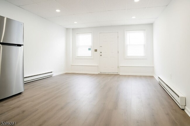 Building Photo - 126 Main St