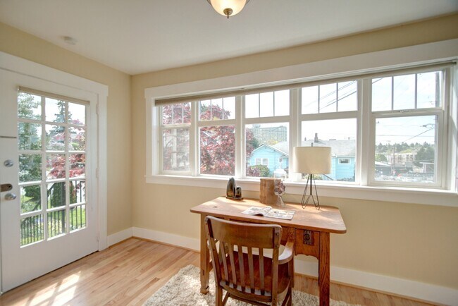 Building Photo - 502 NE 72nd St