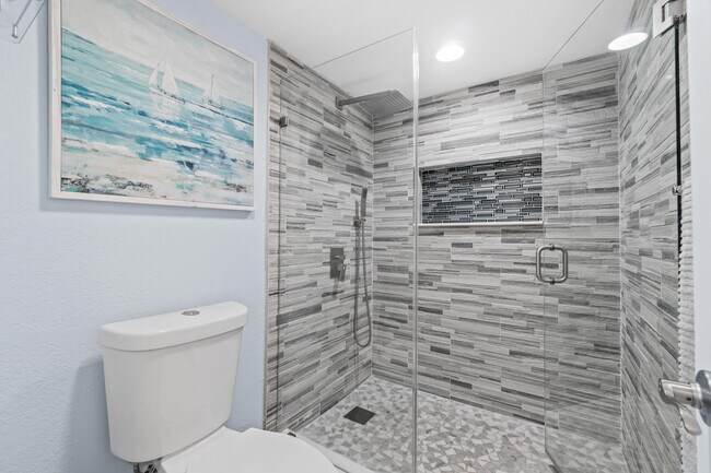 Building Photo - 11255 Green Lake Dr