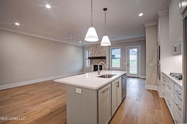 Building Photo - 117 Southern Oak Wy