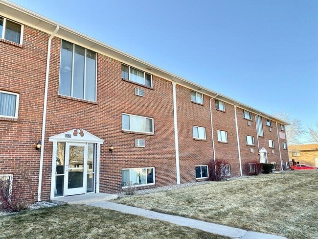 Primary Photo - 5885 Poplar St
