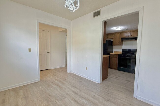 Building Photo - AVAILABLE END OF AUGUST 2026! (No pets preferred)
