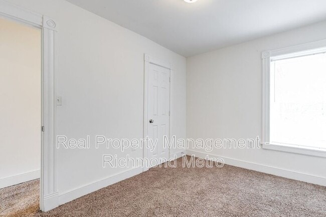 Building Photo - 1802 Parkwood Ave