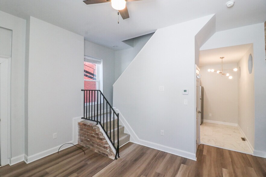 Building Photo - 2228 Kemper Ln