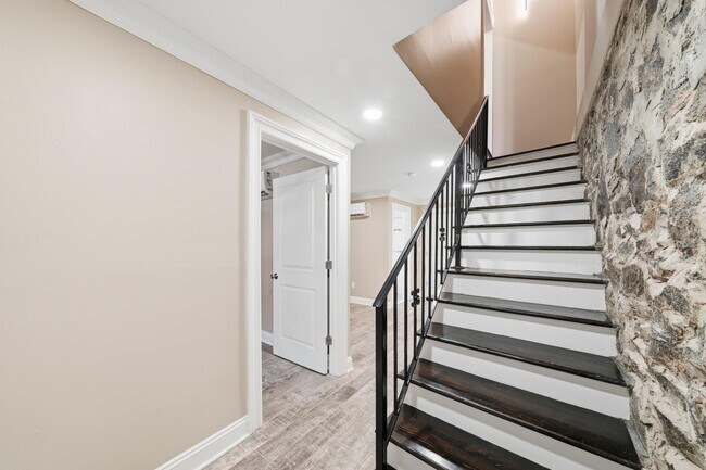 Building Photo - 37 Astor Pl