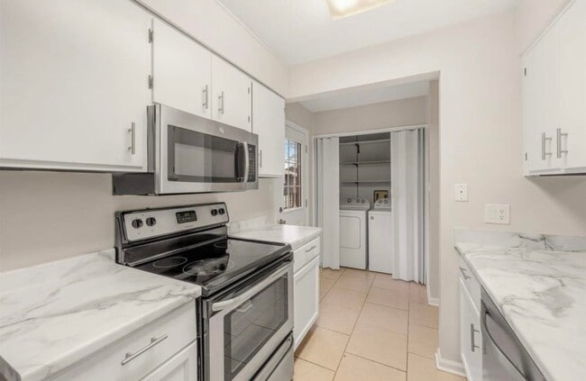 Building Photo - 2309 Green Timbers Trail