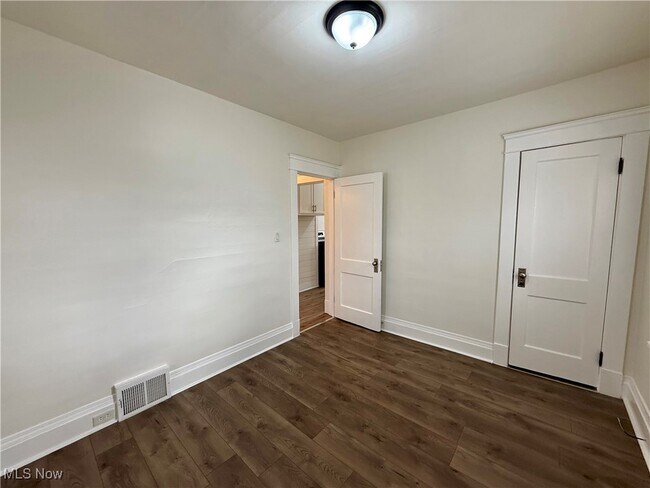 Building Photo - 4706 E 93rd St