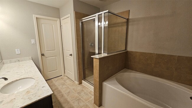 Building Photo - 17030 Amarose Dr