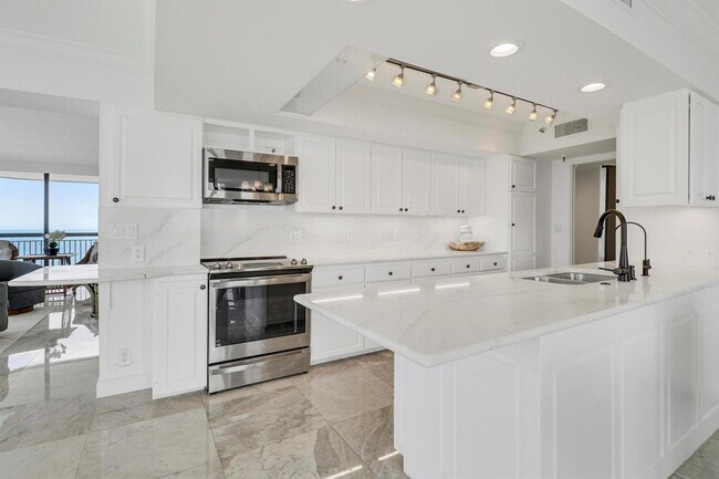 Building Photo - 5380 N Ocean Dr